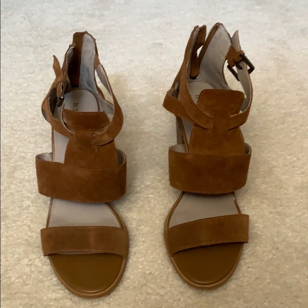 Camel / Tan suede sandals
